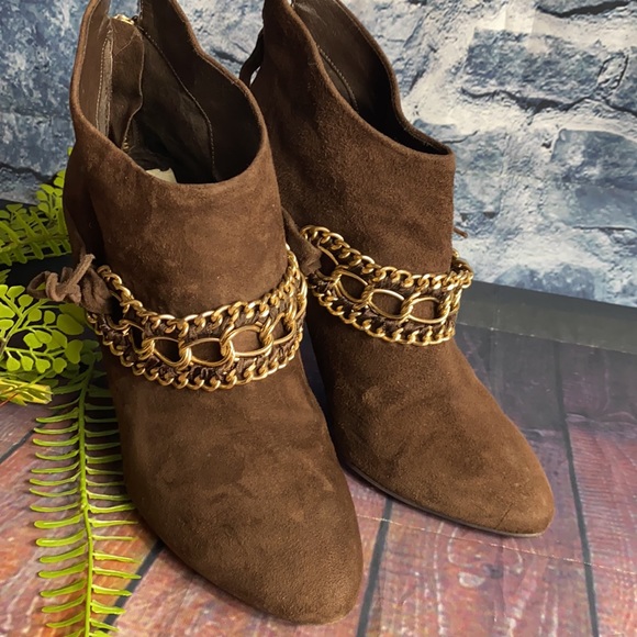 B Makowsky Suede Bold Gold Chain Link Heeled Booties - Picture 12 of 12